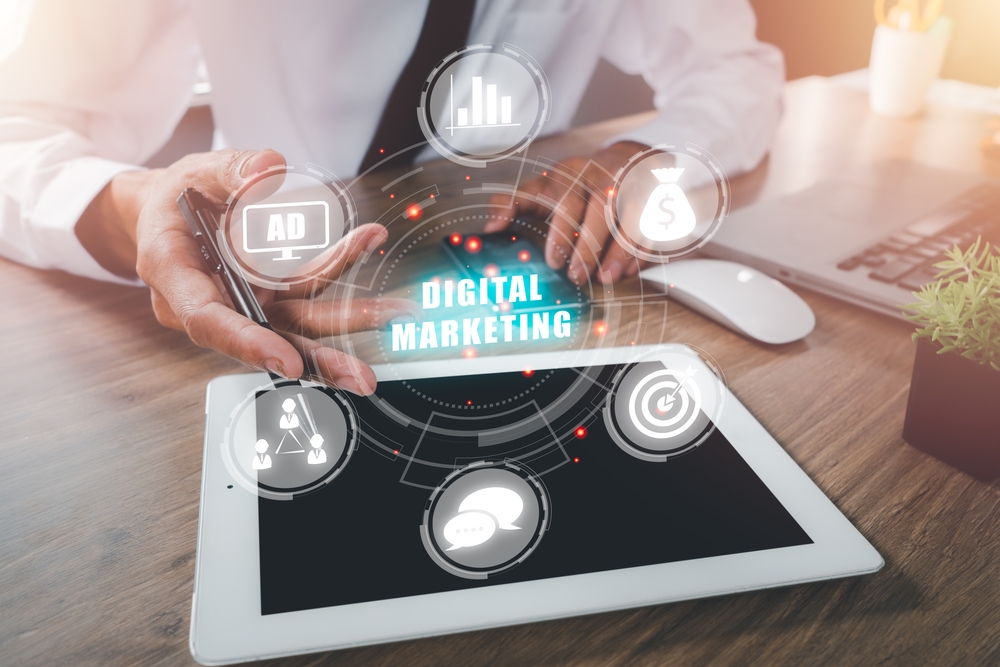 digital,marketing,technology,concept,,business,person,using,tablet,with,vr