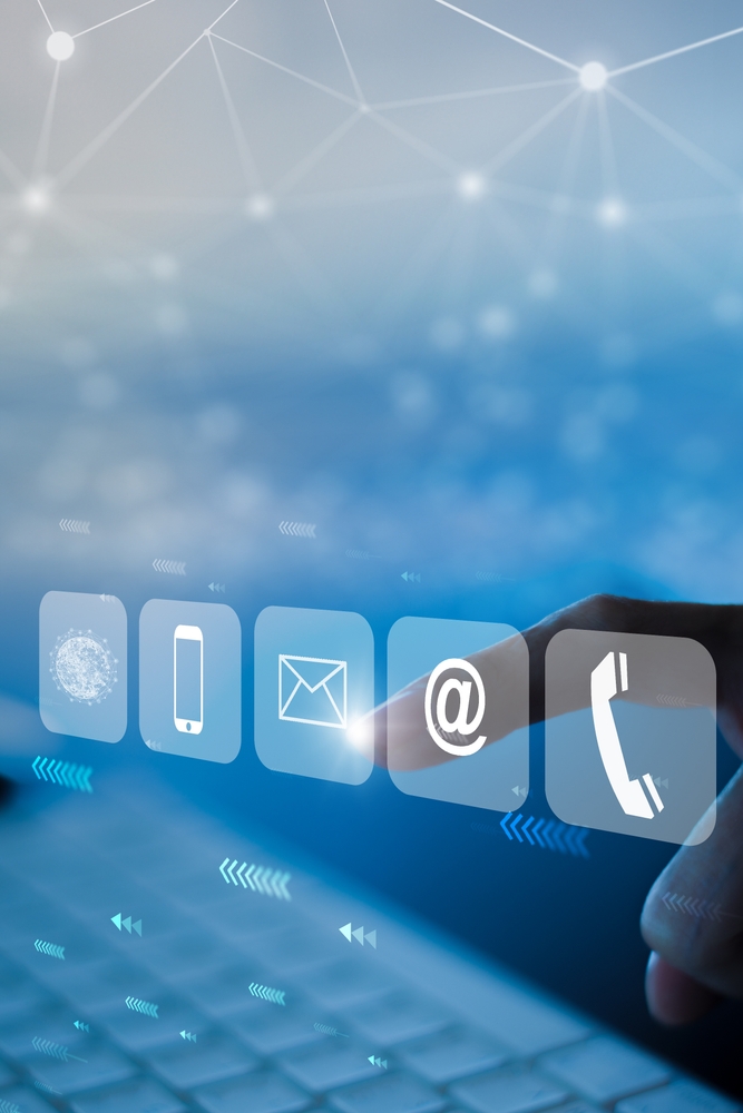 woman,using,laptop,,searching,web,,browsing,information,,contact,,having,workplace